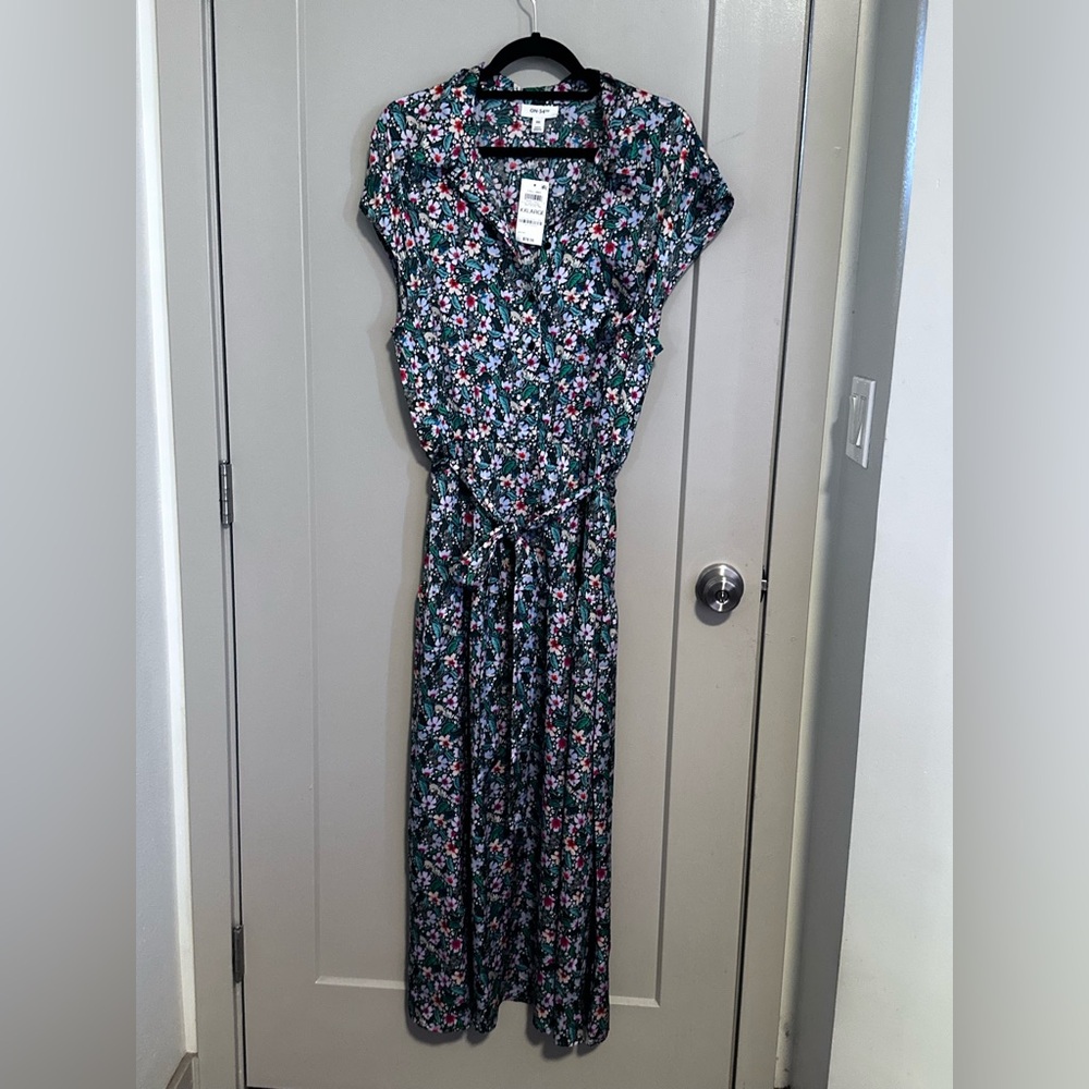 *Chic Black Floral Maxi Dress
